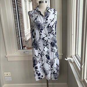 Pretty linen shift dress in navy and white